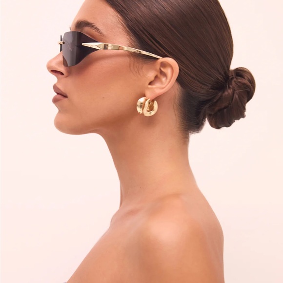 Stylish Black and Gold Sunglasses main image 7